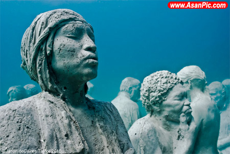 تصاویری از مجسمه های ساخته شده درون آب