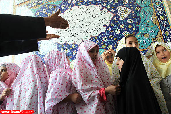 جشن عبودیت دانش آموزان دختر