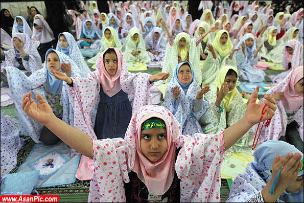 جشن عبودیت دانش آموزان دختر