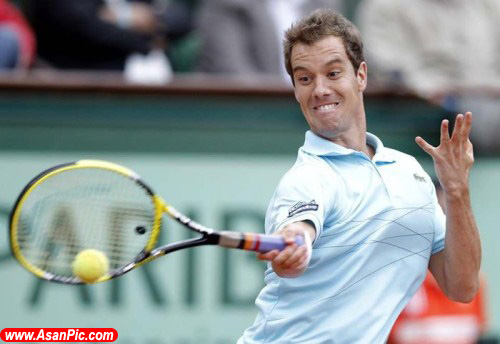 چهره خنده دار تنیس بازها هنگام ضربه زدن
