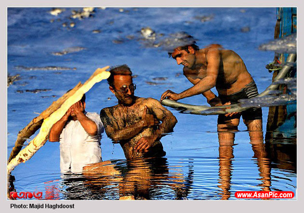 تصاویر جالب لجن درمانی در دریاچه ارومیه