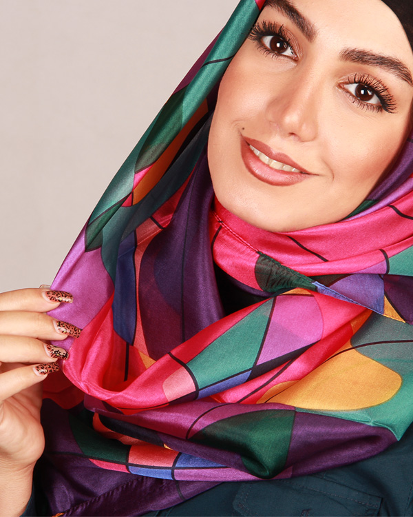روسری گرافیکی طرح 290 با هارمونی رنگ خیره کننده