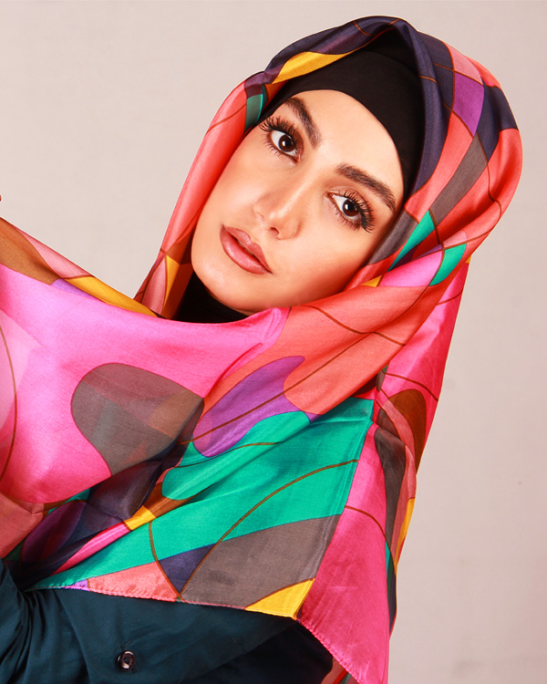 روسری گرافیکی طرح 290 با هارمونی رنگ خیره کننده