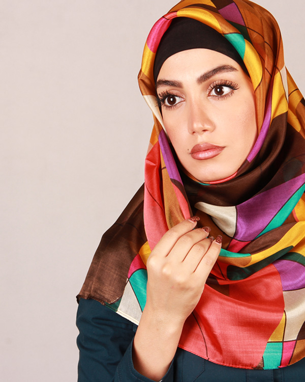 روسری گرافیکی طرح 290 با هارمونی رنگ خیره کننده