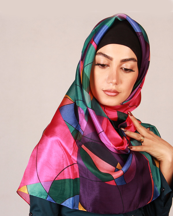 روسری گرافیکی طرح 290 با هارمونی رنگ خیره کننده