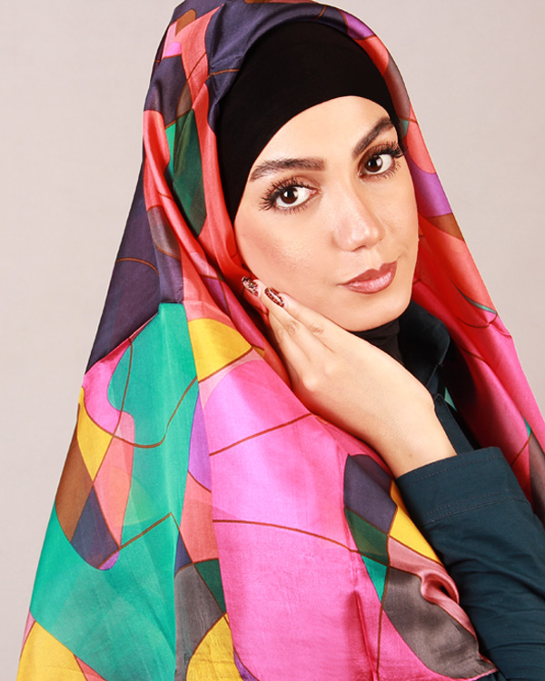 روسری گرافیکی طرح 290 با هارمونی رنگ خیره کننده